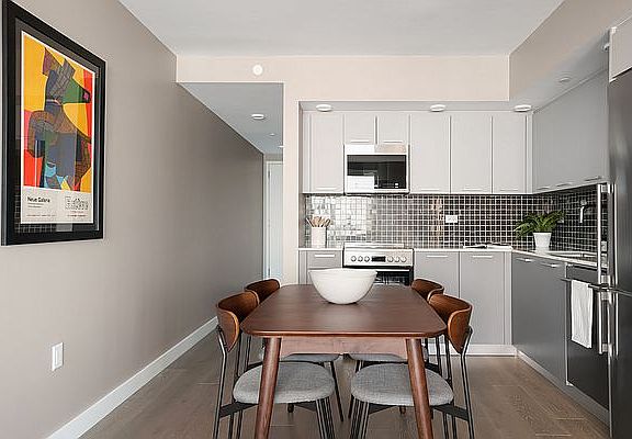5th image of 15 Bridge Park Dr #13B