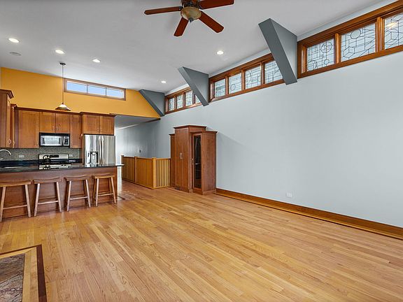 4th image of 1031 N Marshfield Ave #3