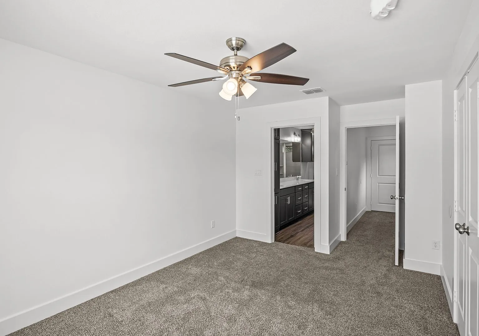 Unit 203 — Photo 3