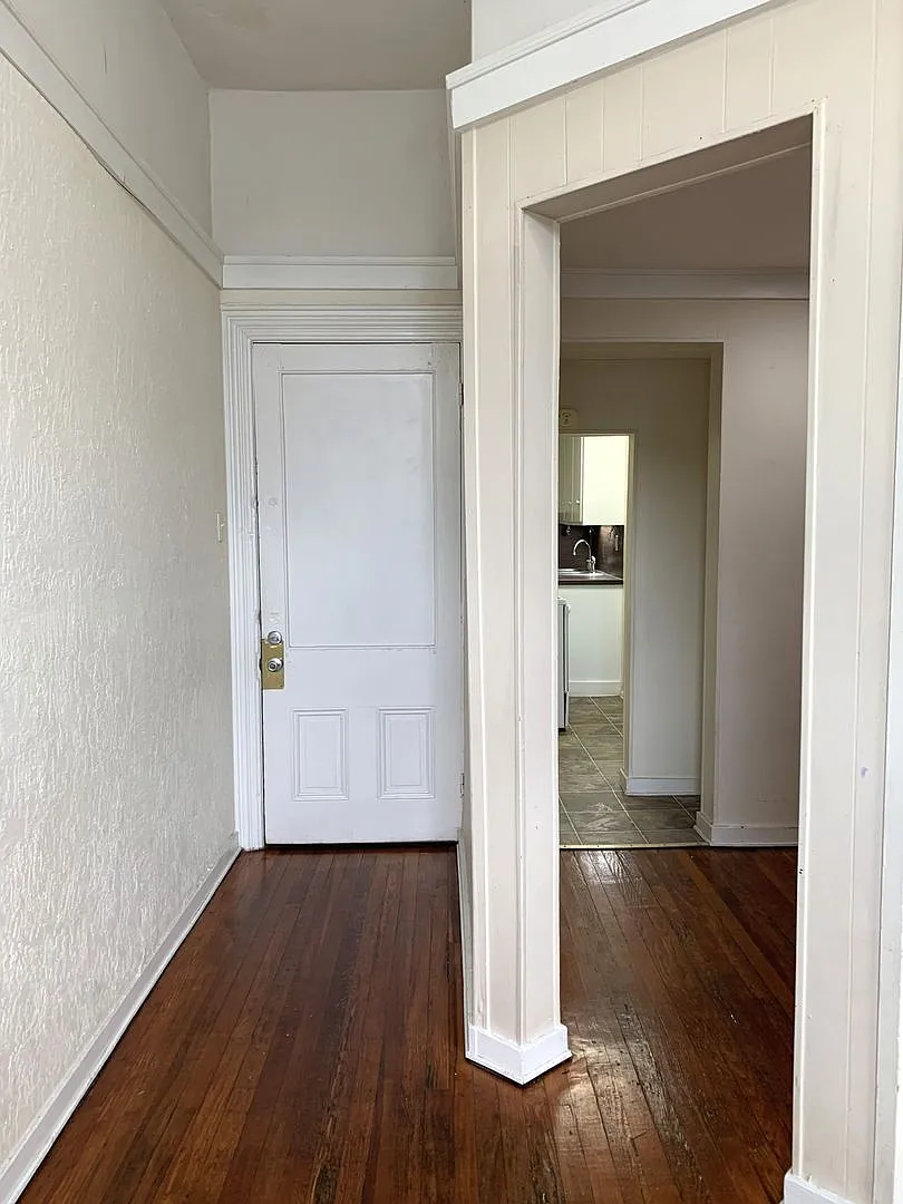 149 S Main St — Photo 3