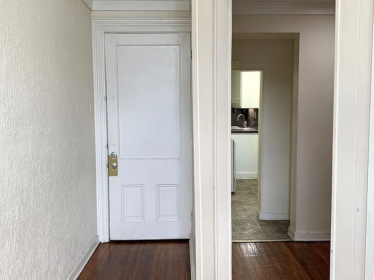 149 S Main St — Photo 3