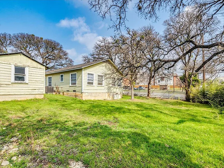 1119 N Lbj Dr — Photo 22