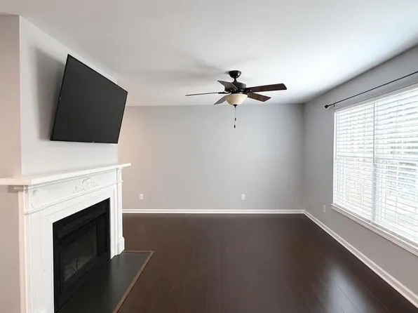 704 Wellington Pl, Aberdeen, NJ 07747