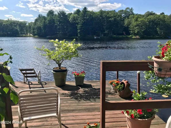 108 N Lakeshore Dr, Dingmans Ferry, PA 18328