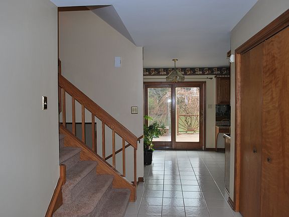 4th image of 90 Schmidt Dr