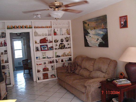 Living rm (prev. owner)