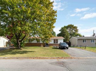 1493 Mariette St #B, Ottawa, ON K1E 1L1