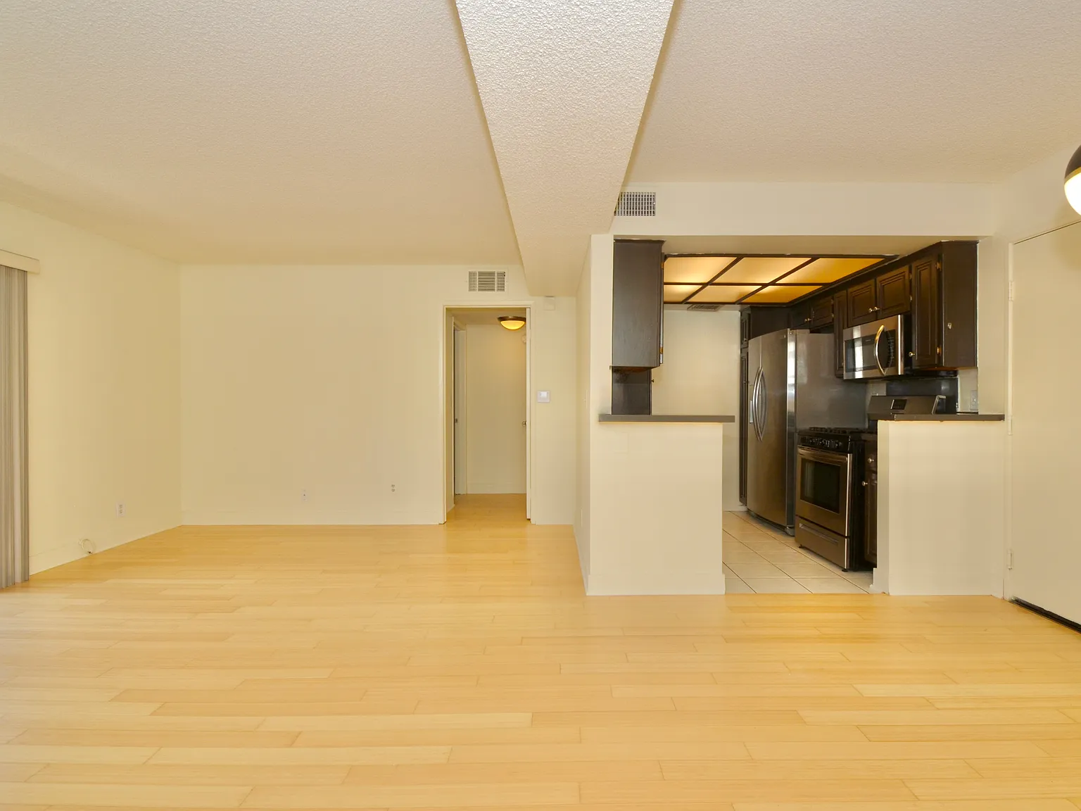 2 bed, 1150 sqft, $2,995 — Photo 2