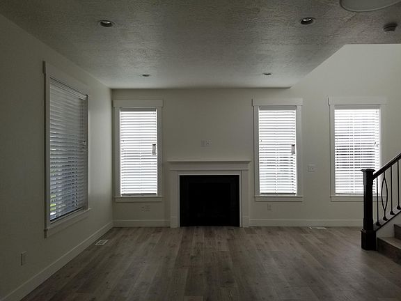 5th image of 594 E Mill Farm Ct