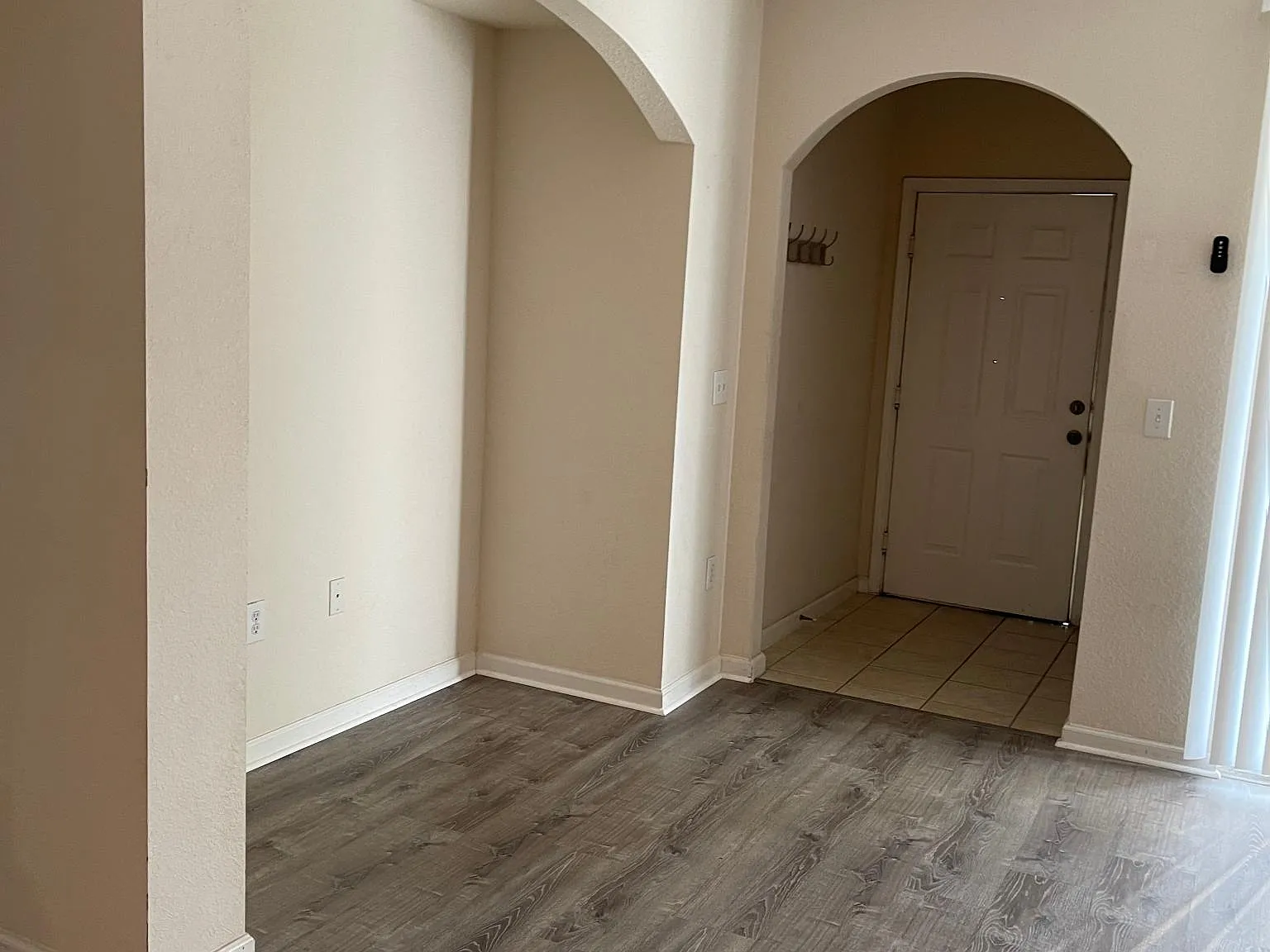 2 bed, 1103 sqft, $1,600 — Photo 2