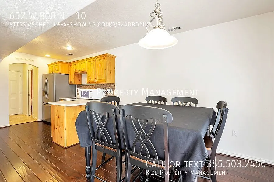 Beautifully updated townhome in Clinton — Photo 3