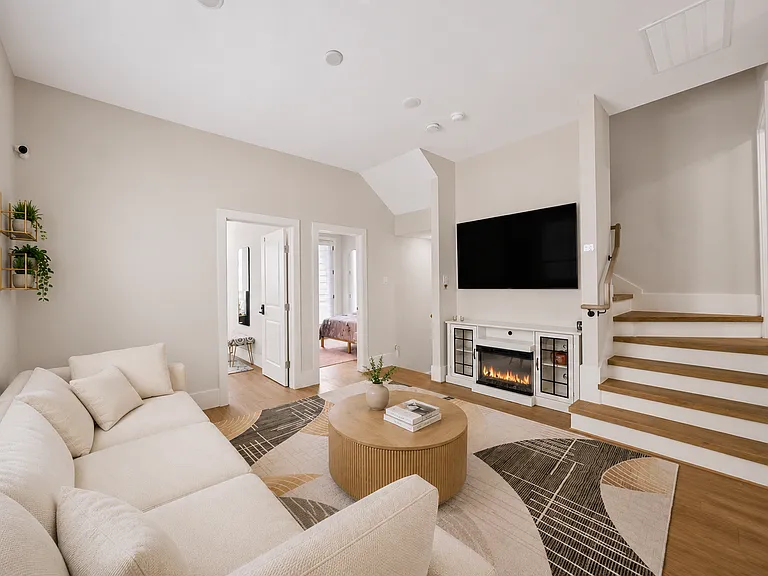 1206 Moody St — Photo 11
