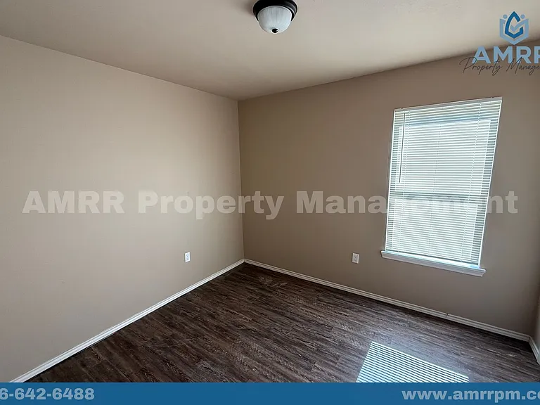 3422 E 3rd St — Photo 2