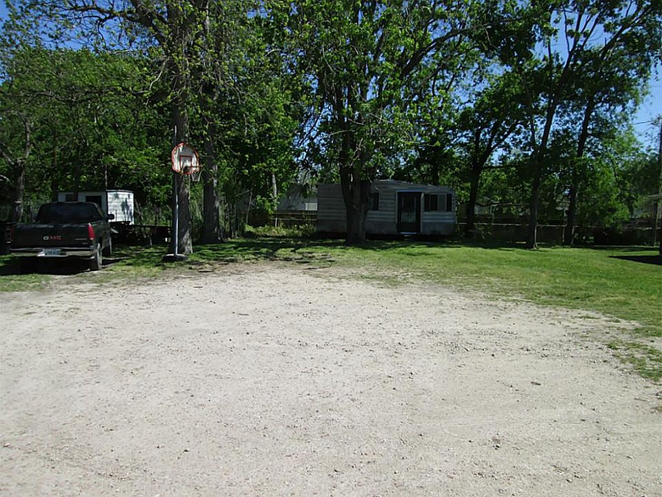 2nd image of 10043 Sussex Ln