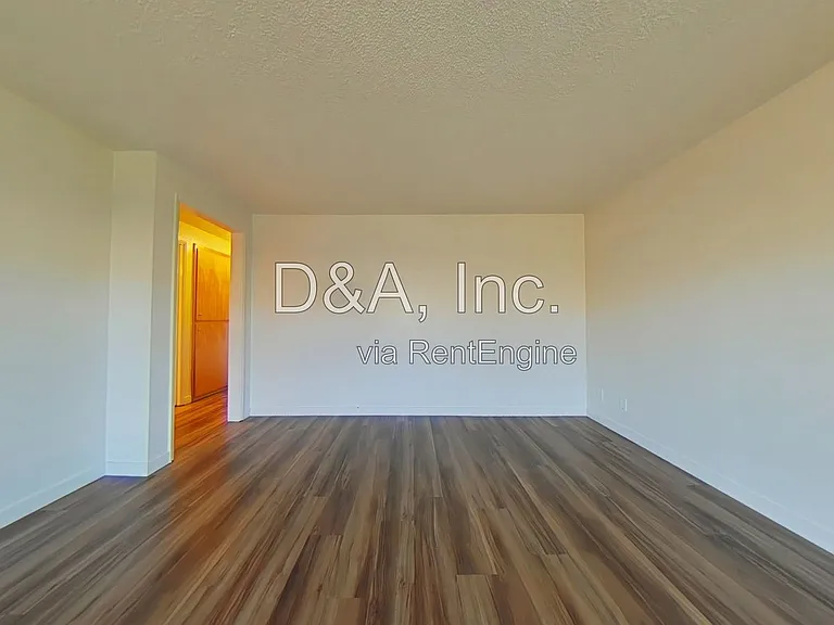 2201 NW Grant Ave #7 — Photo 3