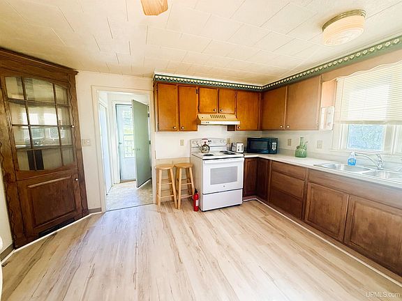 4th image of 410 Quinnesec St