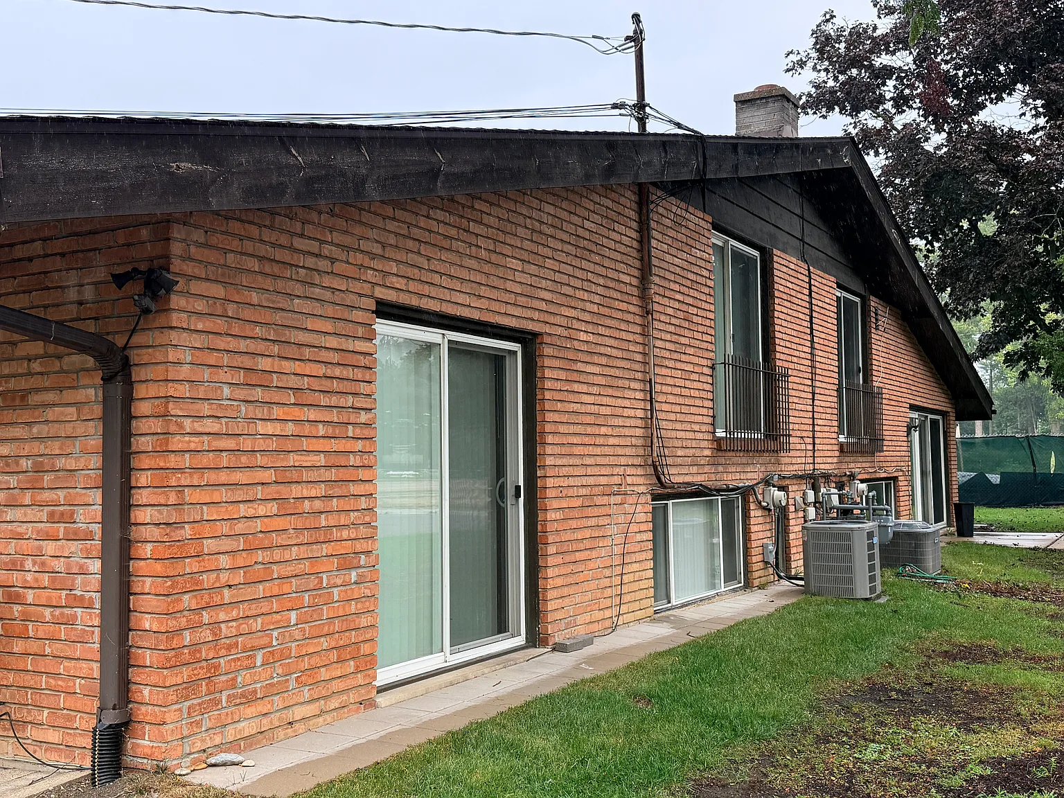 3 bed, 1.5 bath, 1350 sqft, $2,350 — Photo 3