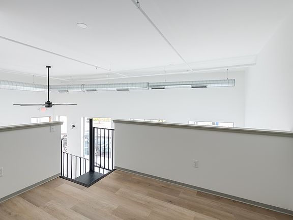 5th image of 2557 S Kinnickinnic Ave #101