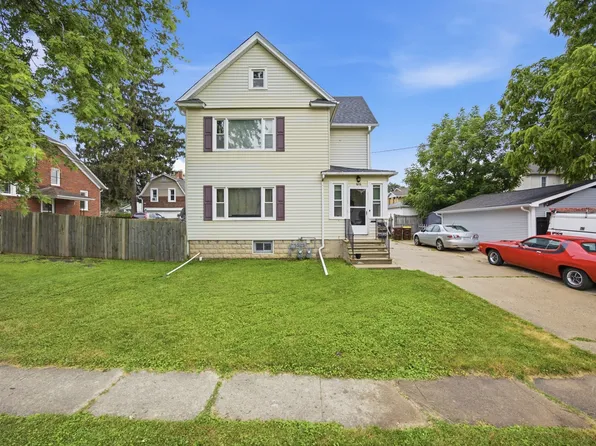 616 S Jefferson St, Woodstock, IL 60098