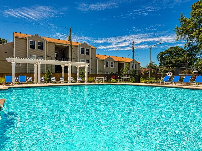 Colony Point Apartments — Photo 16