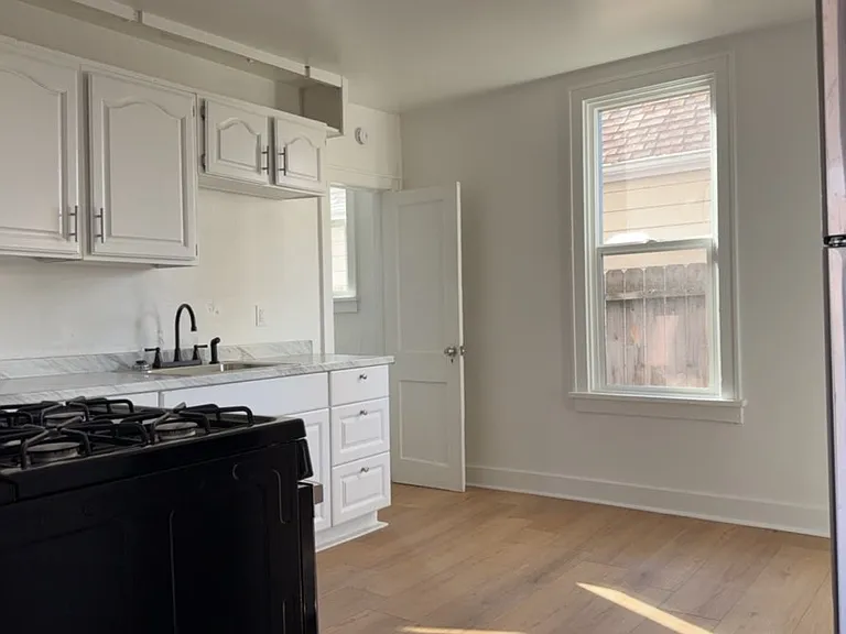 323 S 31st St #4 — Photo 4