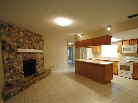3rd image of 3640 Hawthorne Ln