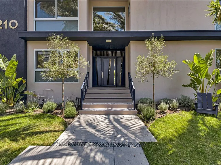 210 S Hamilton Dr #9 — Photo 27