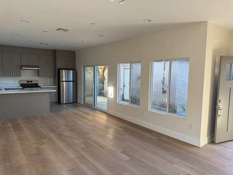 825 Bilton Way #B — Photo 10