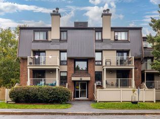18 Sweetbriar Cir #7, Ottawa, ON K2J 2K4