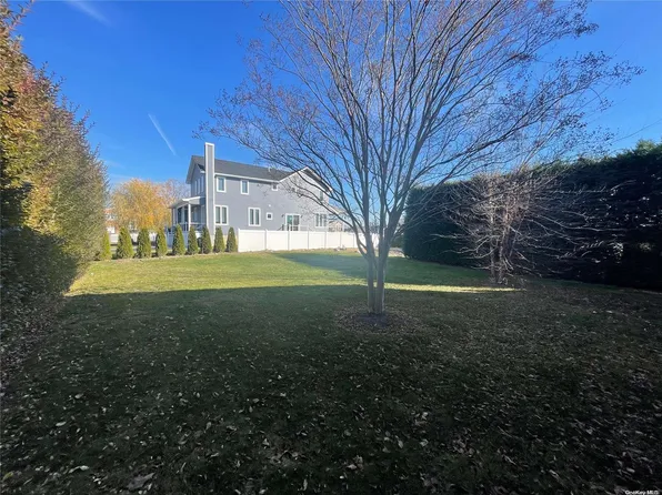 2437 Archer Street, Seaford, NY 11873