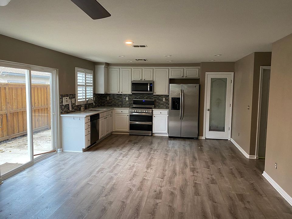1st image of 3396 Paumanok Way