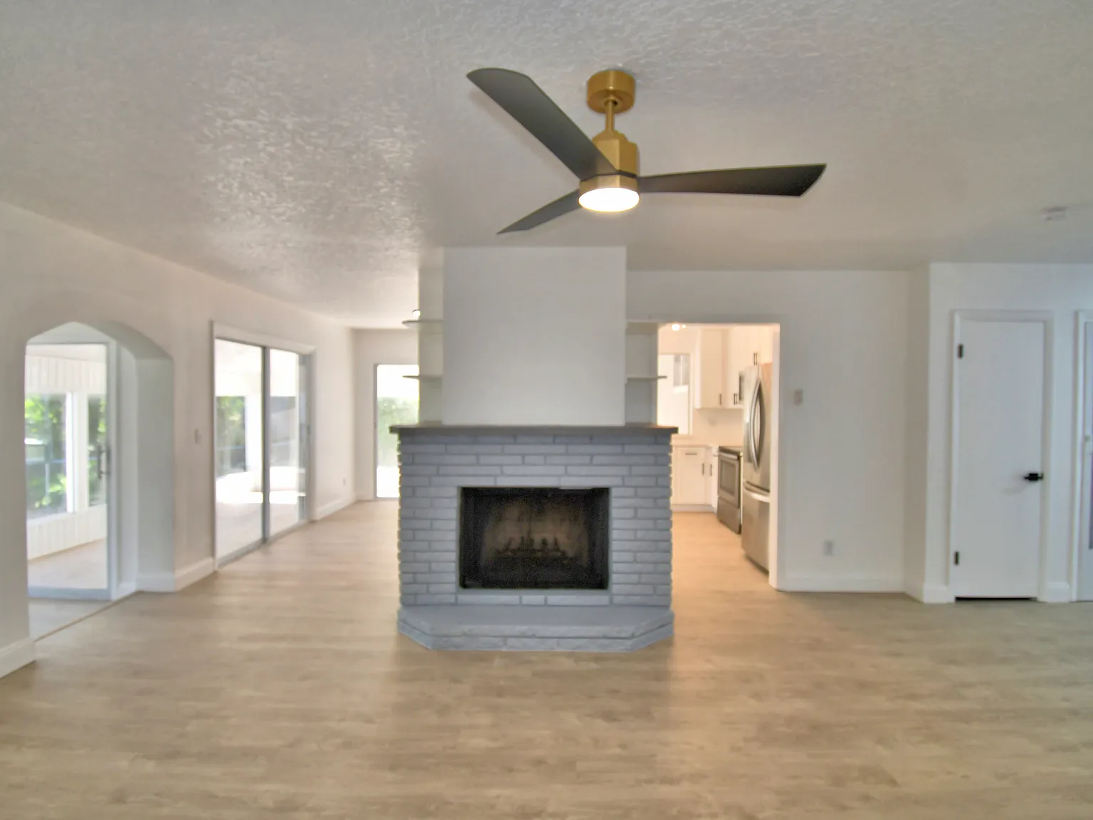 4 bed, 1665 sqft, $2,000 — Photo 2