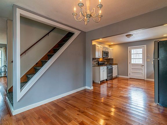 3rd image of 56 Pleasant Street Extension