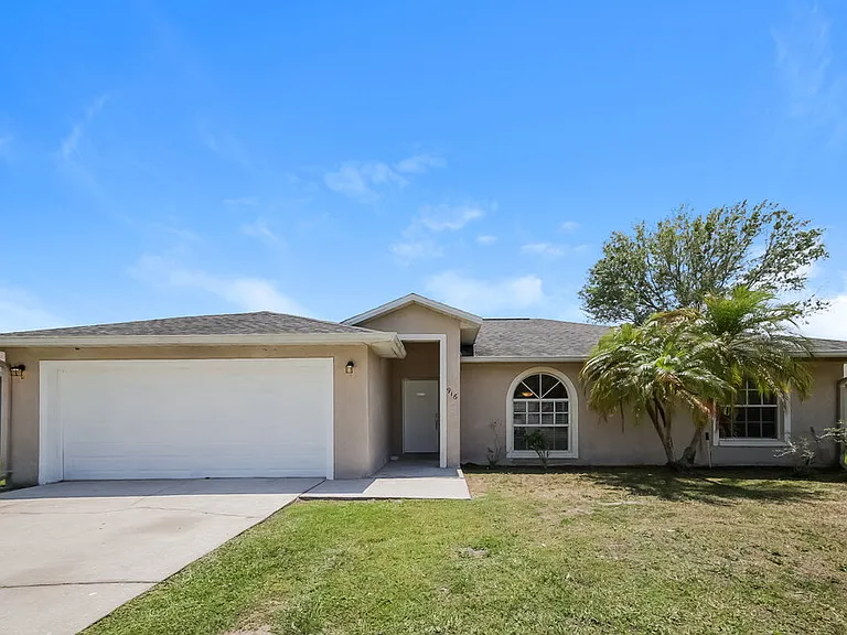 916 Alsace Dr — Photo 1