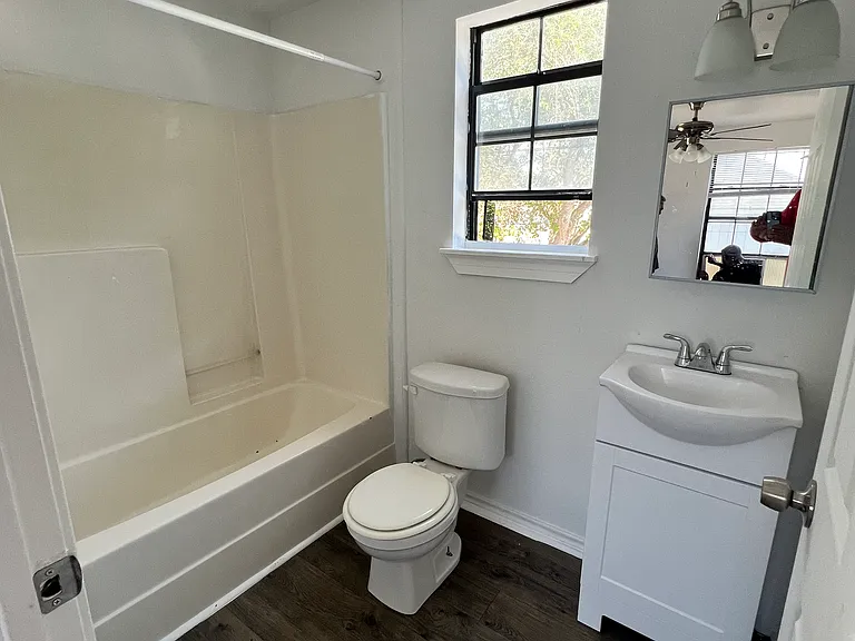 303 W Richard Ave #6 — Photo 5