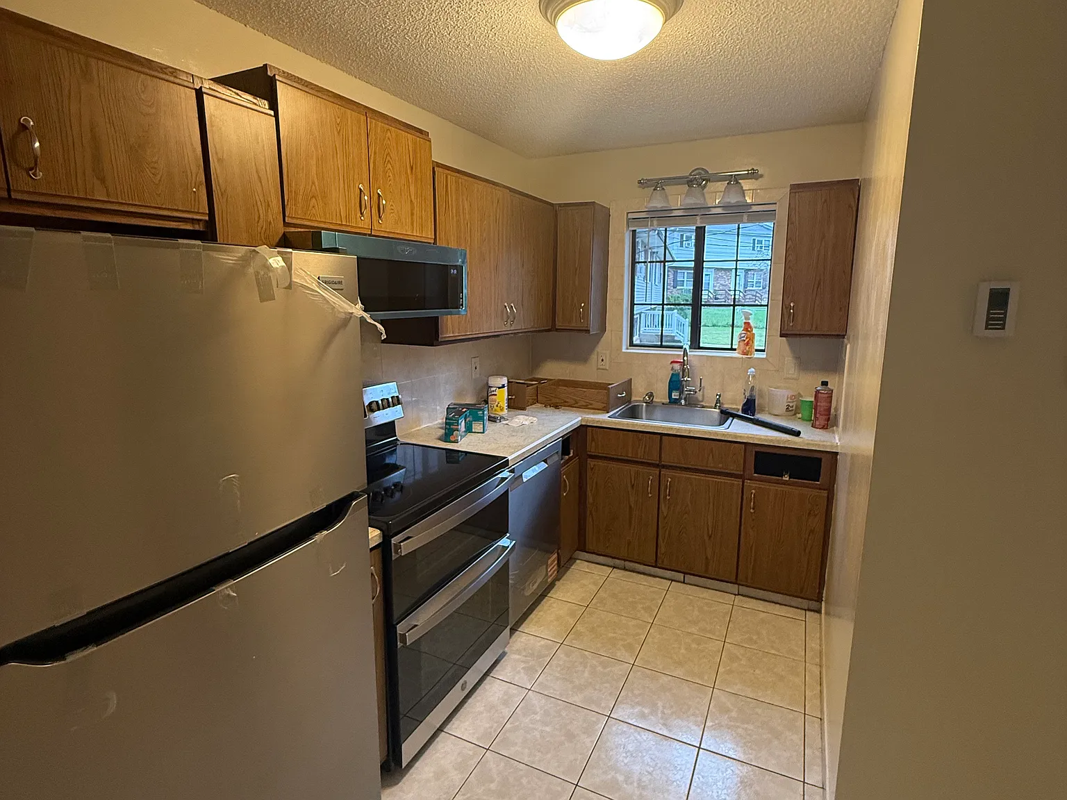 2 bed, 1.5 bath, 1200 sqft, $1,800 — Photo 2