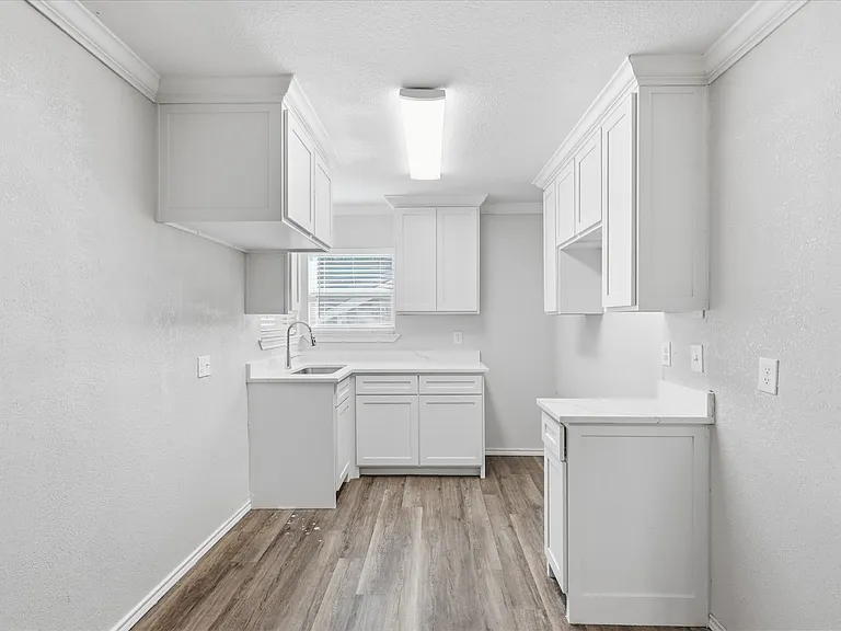 1515 Waco Ave — Photo 5