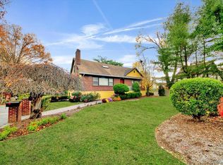 169 Old Mamaroneck Rd, White Plains, NY 10605