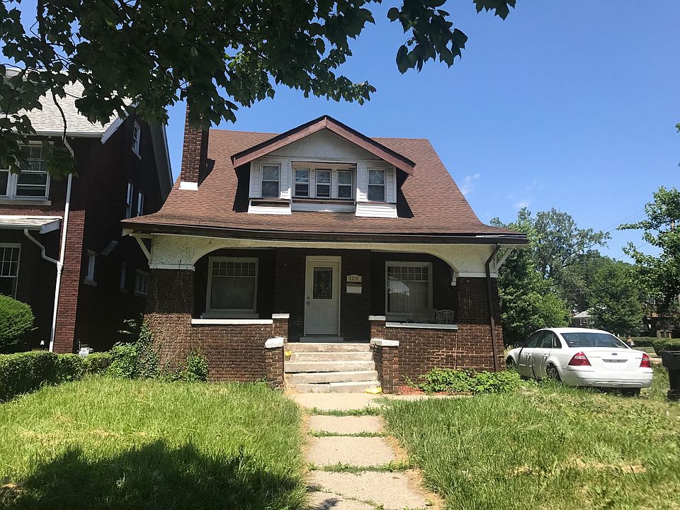2nd image of 2210 S La Salle Gdns