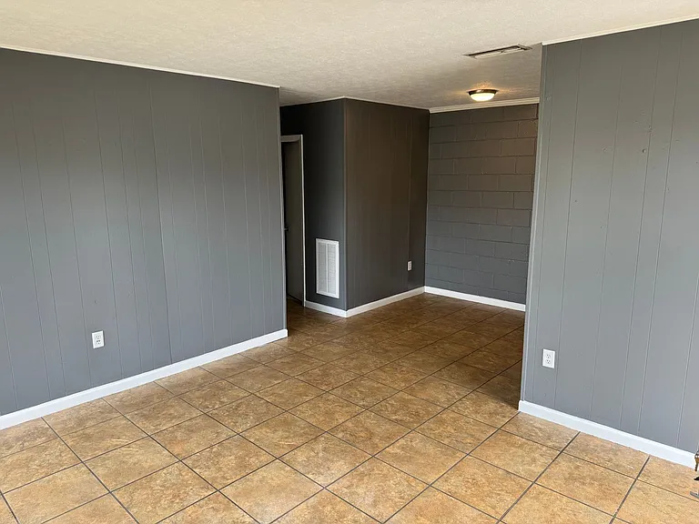 2241 W Pensacola St #12 — Photo 5