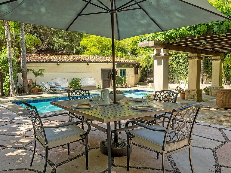 1493 Sycamore Canyon Rd — Photo 33