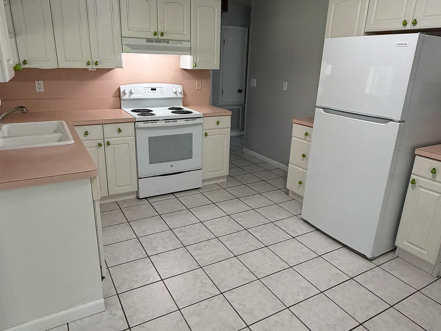 2 bed, 828 sqft, $1,450 — Photo 3