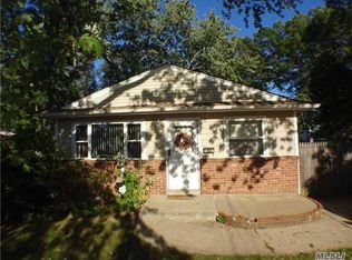 1711 Manatuck Blvd, Bay Shore, NY 11706