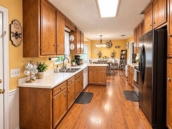 4th image of 135 Loganberry Rd