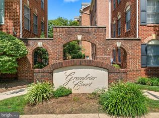 2412 N Greenbrier Ct, Arlington, VA 22207