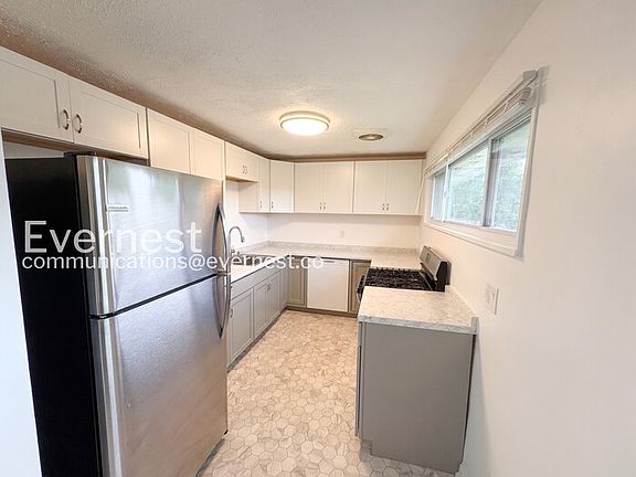 3rd image of 638 Garden City Dr