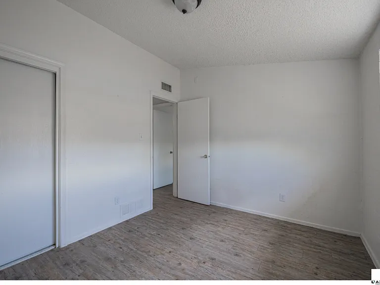 2139 W Devonshire Ave #2 — Photo 9