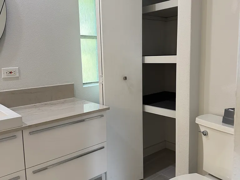 1219 Lakeside Dr E — Photo 11
