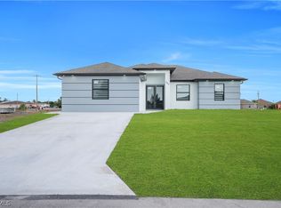 363 Paulcrest Ave, Lehigh Acres, FL 33974