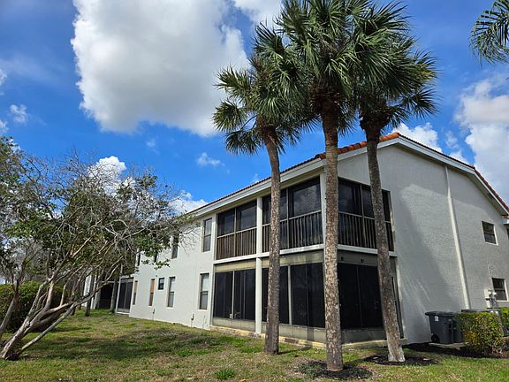 2nd image of 10870 Lakemore Lane #201